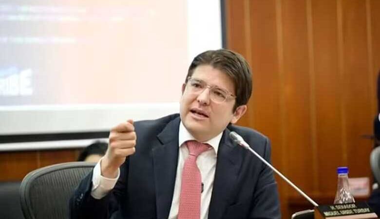 Pré-candidato à presidência da Colômbia é baleado durante evento em Bogotá