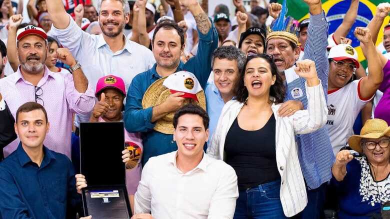 Caravana Nacional “Glauber Fica” reúne deputados e vereadores na Capital