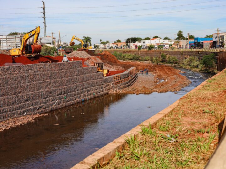 Prefeitura de Campo Grande avança com obras de contenção no Anhanduí e inicia nova etapa na Ernesto Geisel