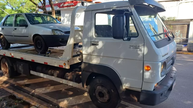 Batida recolhe veículo com documento vencido há 7 anos no Centro de Campo Grande