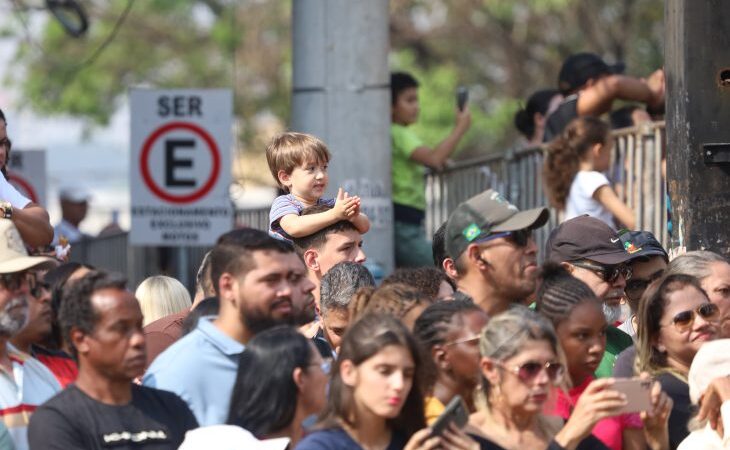 Estudantes, forças armadas e de segurança pública participam do desfile de 7 de Setembro em Campo Grande