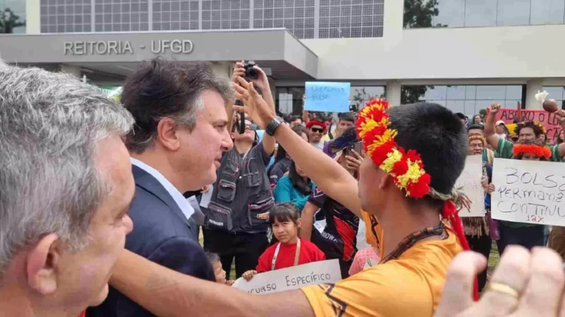 Em Dourados, ministro da Educação anuncia obras, creches e investimentos na educação indígena