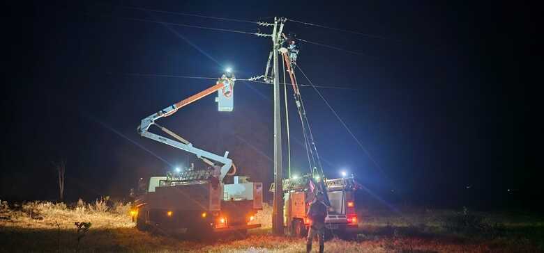 Temporal com ventos deixa moradores sem energia em MS
