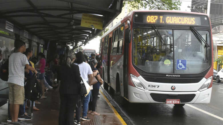 Prefeitura destina R$ 3,33 milhões da saúde para pagamento de transporte coletivo