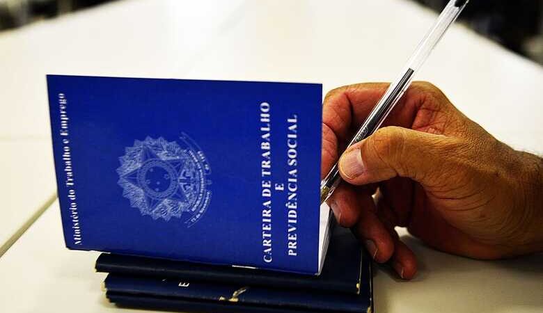 Capital tem mais de 1,4 mil vagas em aberto nesta quinta-feira