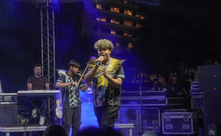 Estudante indígena de Aquidauana emociona jurados no The Voice e vira três cadeiras com música gospel