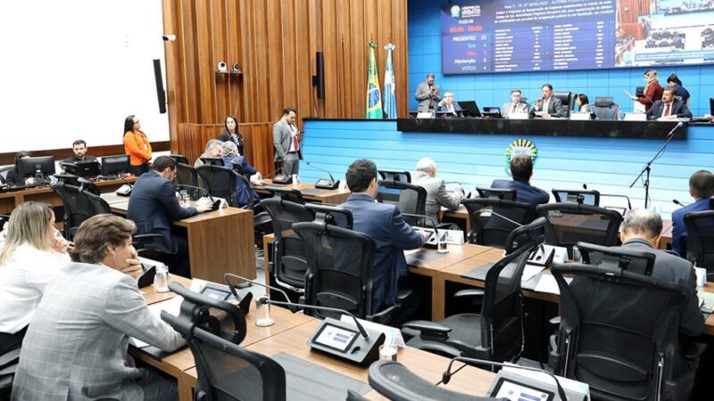 Deputados analisam 14 projetos em sessão ordinária nesta quarta-feira