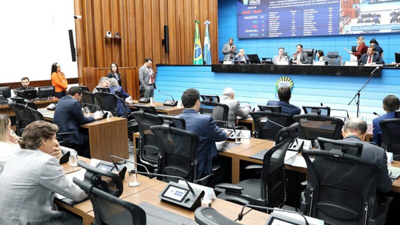 ALEMS aprova Programa Recupera-MS e recebe alunos de Corumbá