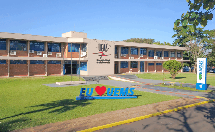 Estudantes podem turbinar preparação para o UEMSVest 2026 com aulões online 100% gratuitos