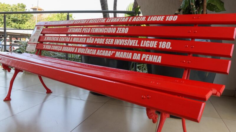 Adriane Lopes sanciona Programa Banco Vermelho em Campo Grande