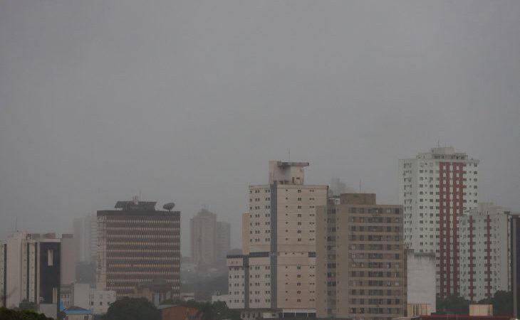 Chuva não deve dar trégua nesta terça e risco de tempestade aumenta em MS