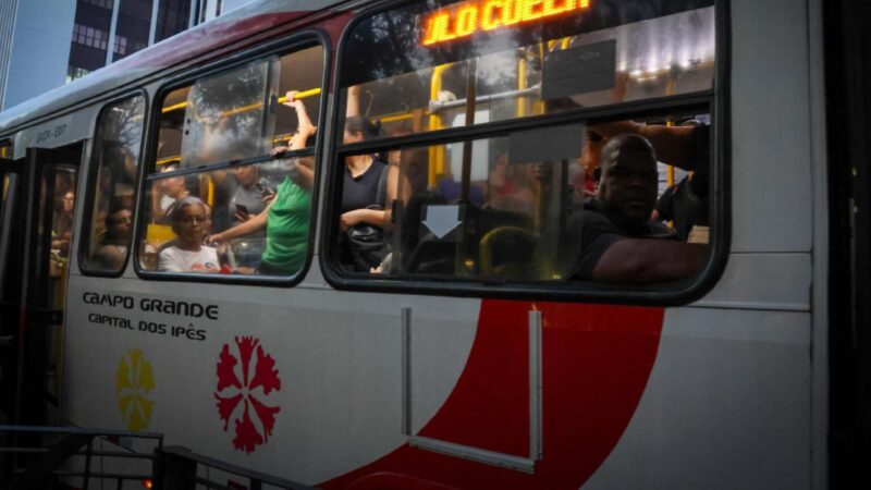 Motoristas do Consórcio Guaicurus se reúnem de madrugada para decidir greve na segunda-feira