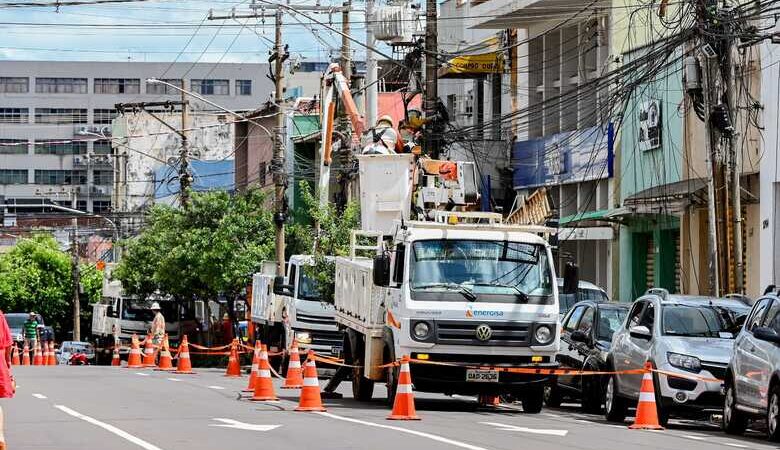 Operação já retirou quase 40 mil metros de fios irregulares e deve continuar na Capital