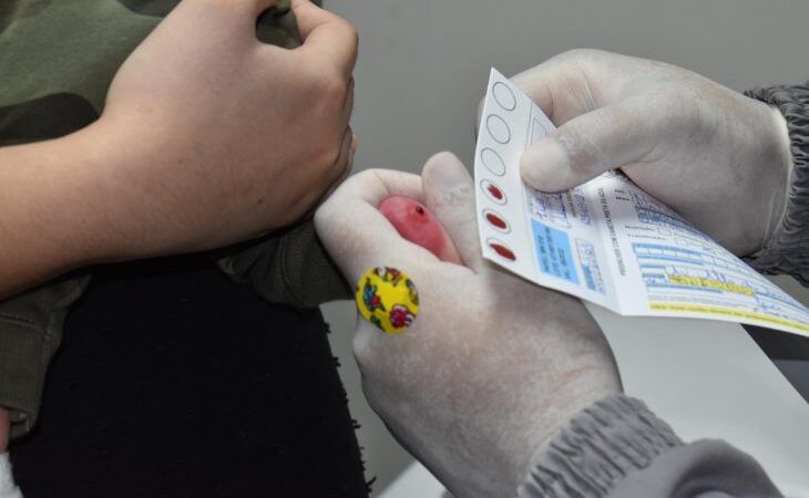 Retrospectiva 2025: Triagem neonatal avançou em MS com teste do pezinho ampliado