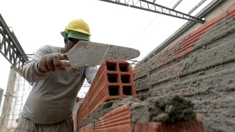Prefeitura abre processo seletivo para cadastro reserva de coveiro e pedreiro