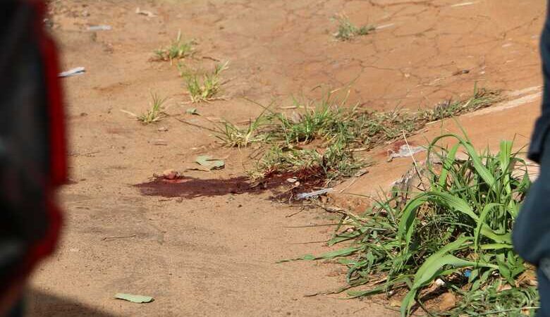 Adolescente é assassinado com facadas e tiros pelo ex da atual namorada na Capital