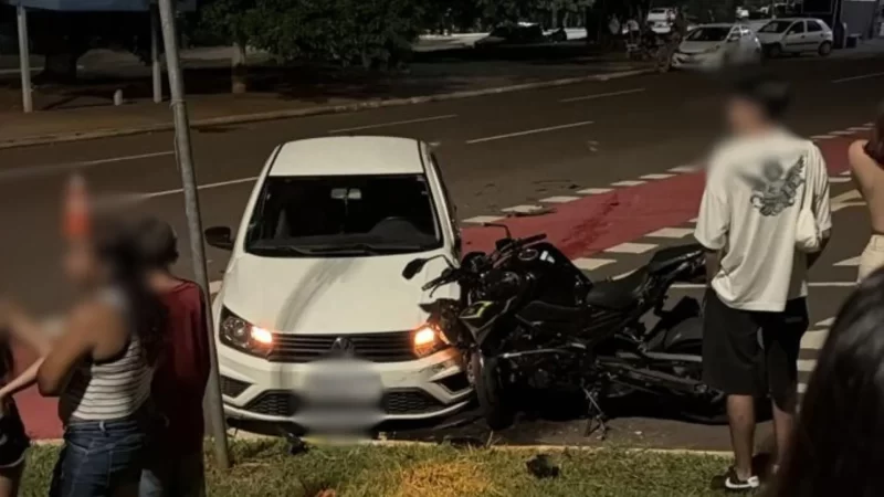 Bêbado pega carro emprestado e deixa motociclista em estado grave na Afonso Pena