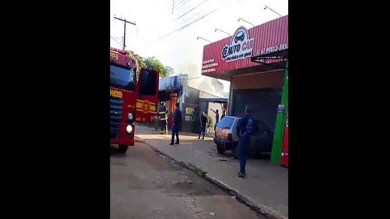 Comércio de Bonito fica destruído após ser consumido por incêndio