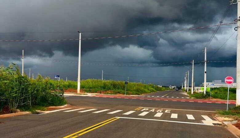 Inmet emite alerta de tempestade para três regiões de MS