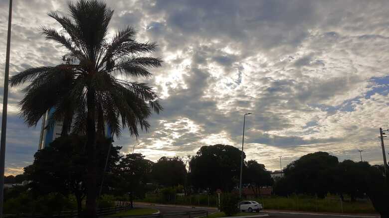 Avanço de frente fria pode provocar tempestades em MS nesta segunda-feira