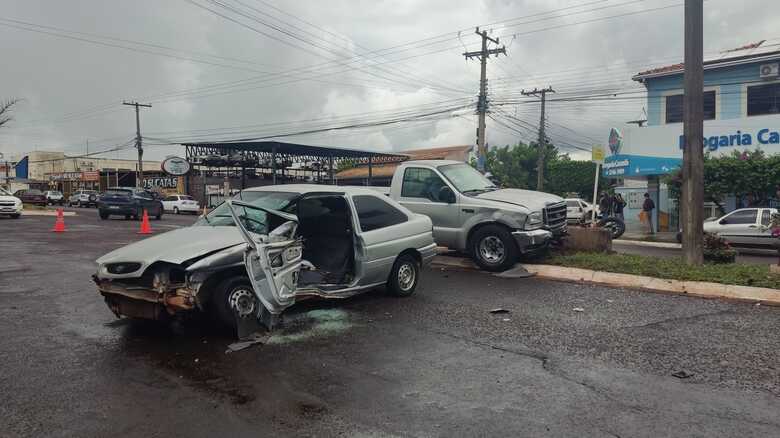 Morre mulher que se envolveu em acidente com caminhonete e moto na Capital