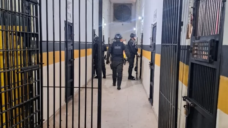 Presa abre cela e agride policiais em motim no presídio feminino: ‘Vocês vão morrer’
