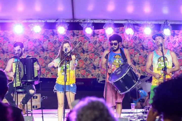 Agendão: fim de semana tem Rosa de Saron, despedida do Carnaval, aulão de dança e shows sertanejos