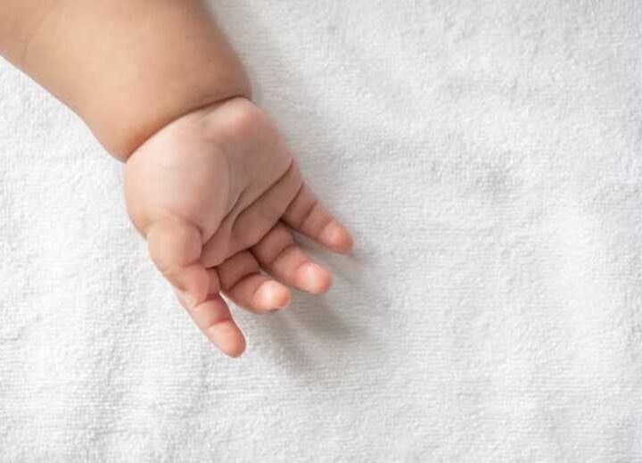 Bebê de quatro meses é internado ao ser espancado e mordido pelo pai no Jardim Inápolis