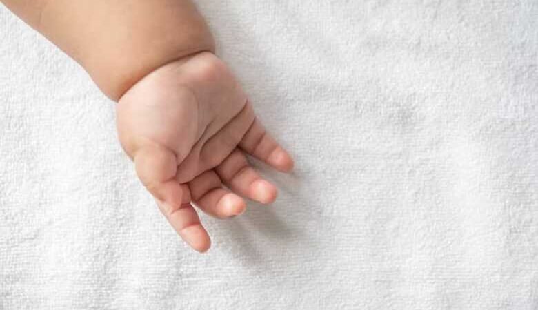 Bebê de quatro meses é internado ao ser espancado e mordido pelo pai no Jardim Inápolis