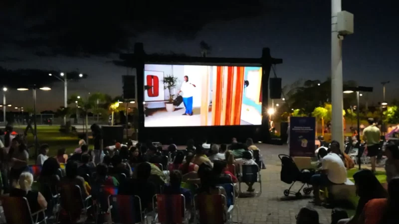 Cinema ao ar livre e pôr do sol reúne campo-grandenses no fim da tarde