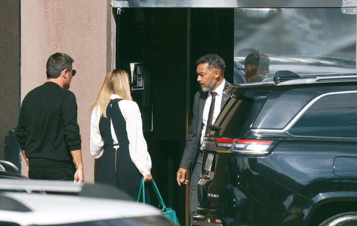 Vorcaro recebe primeira visita do pai e da mãe após ser transferido para prisão na PF