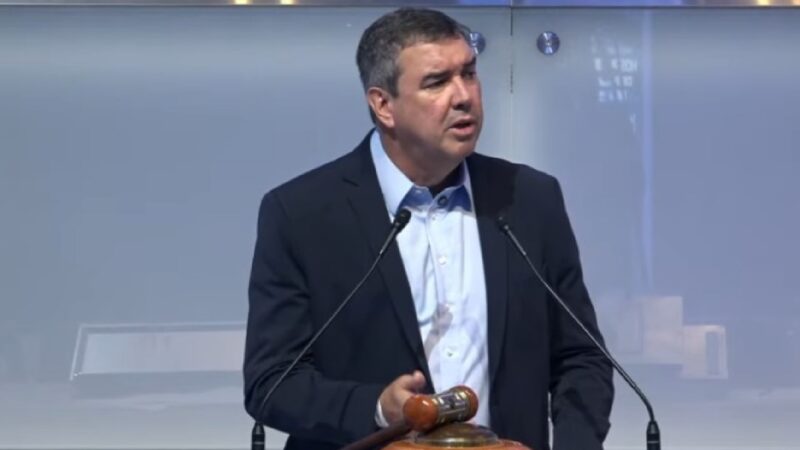 Riedel apresenta metodologia em Maracaju e inaugura poliesportivo na Capital hoje