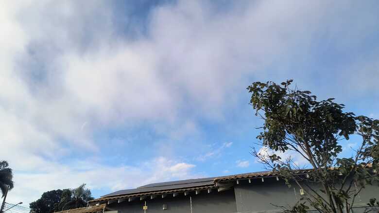 Domingo começa com sol, mas previsão indica tempestade à noite em Campo Grande