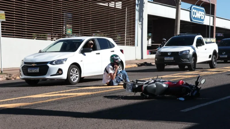 Manutenção em semáforo na Avenida Ceará causa acidente e tumulto no trânsito em Campo Grande
