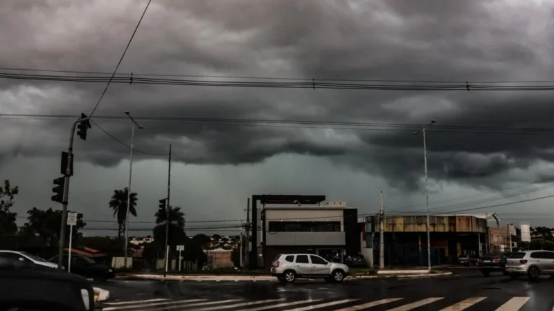 Ciclone extratropical coloca 19 cidades de Mato Grosso do Sul em perigo para tempestades
