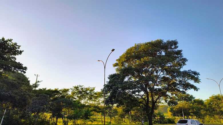 Domingo será de calor e sol com previsão de temporais em MS