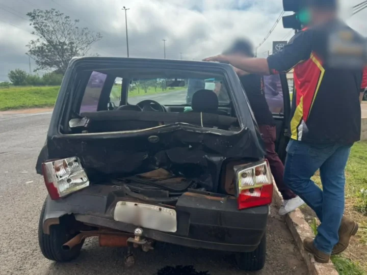Motorista dorme ao volante, causa engavetamento e impede viagem em família