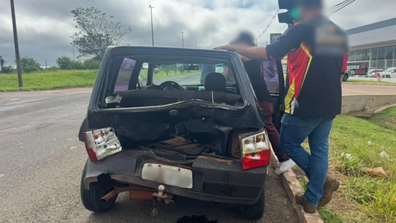 Motorista dorme ao volante, causa engavetamento e impede viagem em família