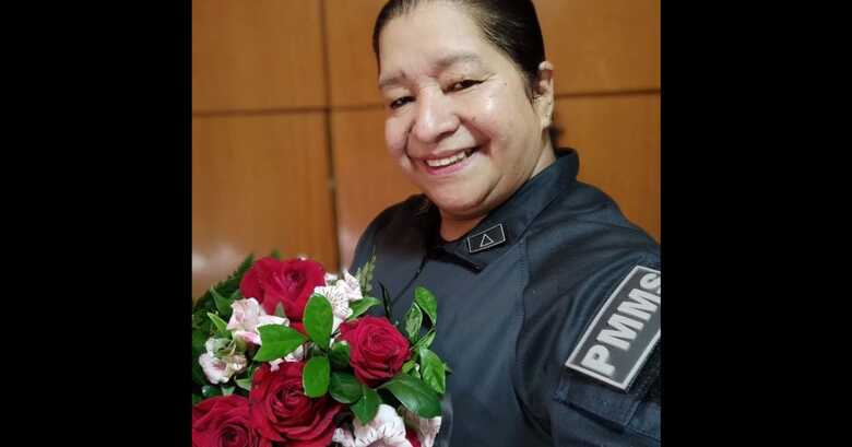 Amigos e autoridades se despedem da subtenente Marlene