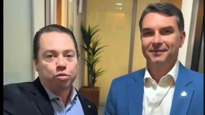 ‘Agro é orgulho nacional’, diz Flávio Bolsonaro antes de desembarcar em Campo Grande