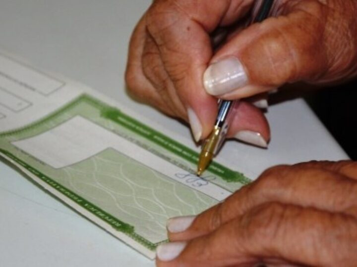 Justiça Eleitoral faz plantão de atendimento para regularizar títulos