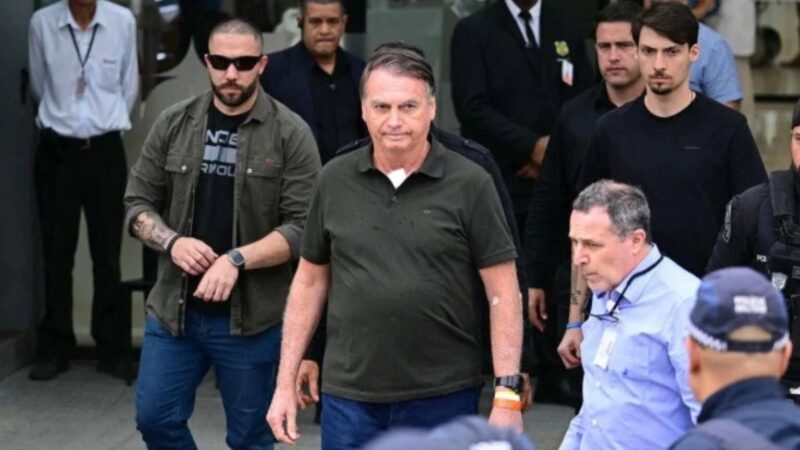 Cirurgia de Bolsonaro ocorre sem intercorrências, segundo boletim