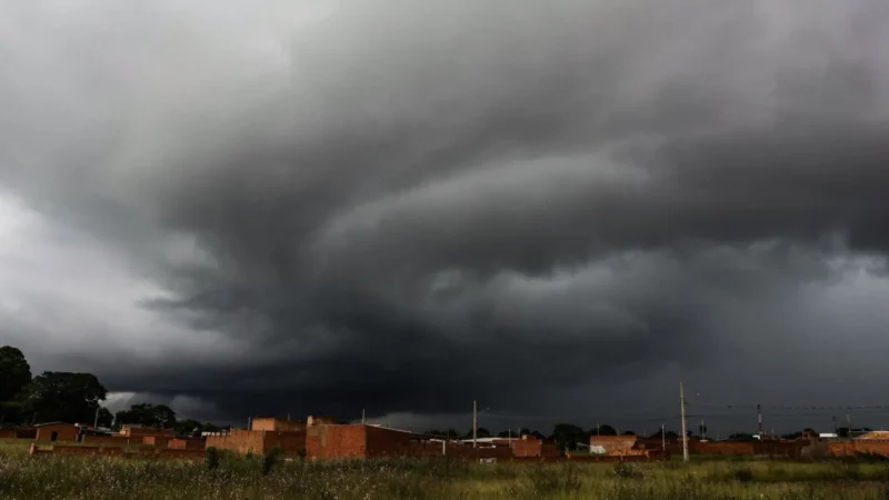 Defesa Civil de Campo Grande emite alerta para fortes chuvas no fim de semana