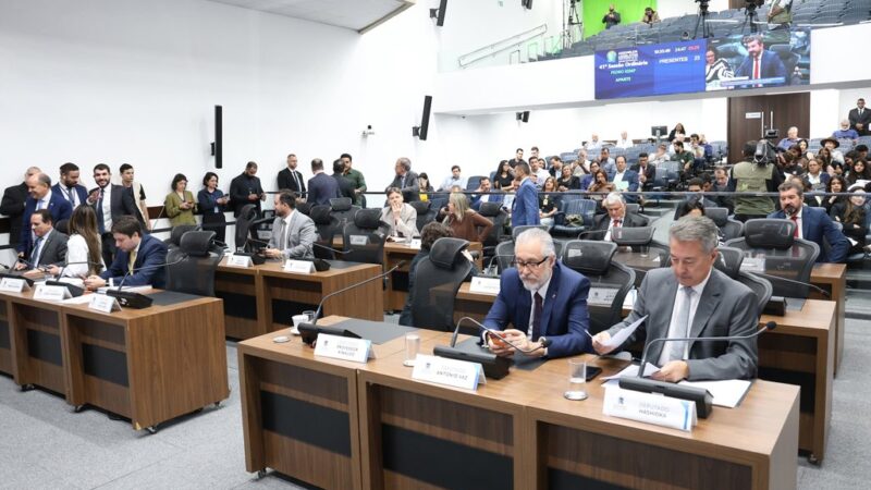 Deputados votam redação final de obrigatoriedade de informações em conta de energia solar