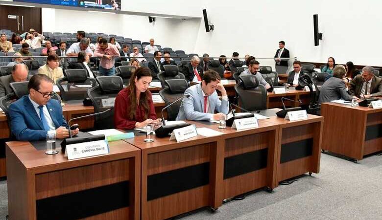 ALEMS vota projeto que obriga detalhamento de energia solar nas contas de luz