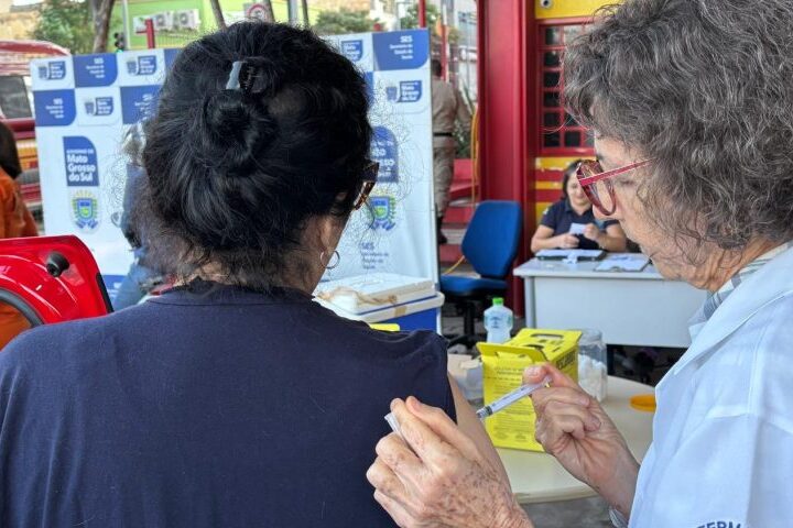 Com atendimento a motoristas e pedestres, drive-thru da vacinação registra cerca de 4 mil doses aplicadas