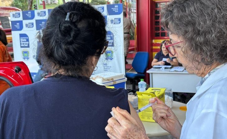 Com atendimento a motoristas e pedestres, drive-thru da vacinação registra cerca de 4 mil doses aplicadas