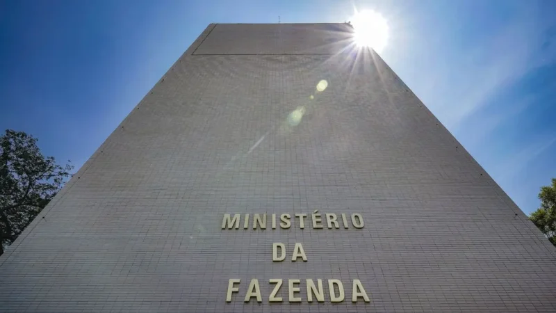 Ministérios da Defesa e Cidades lideram bloqueios no Orçamento de 2026