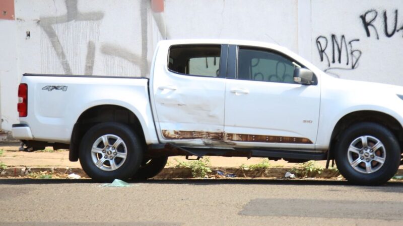 Adolescente sai com caminhonete do pai e é encontrado dormindo em posto de combustível