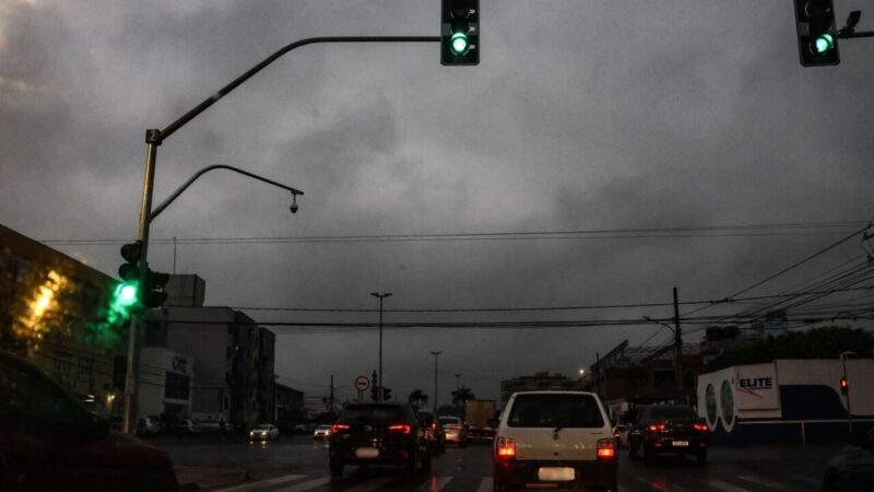 Após fim de semana com tempestades, massa de ar frio derruba temperaturas em MS